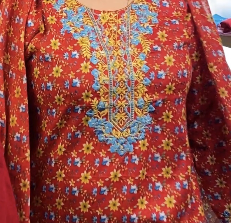 لباس هندی ،جنس کتان نخ،جلو گلدوزی شده ،همراه با شال